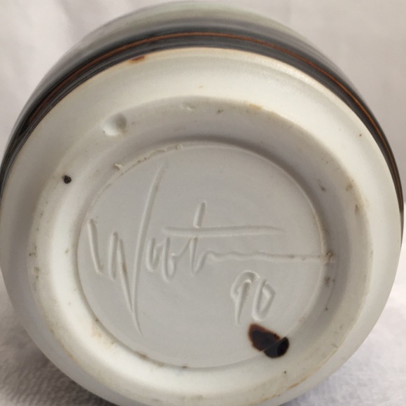 Signed 1990 studio pottery bud vase swirl design. Vintage - Picture 4 of 7